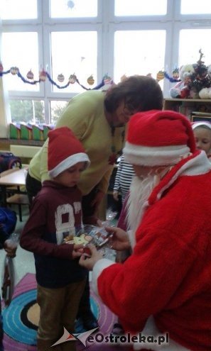 Mikołaj w Szkole Podstawowej nr 10 w Ostrołęce [09.12.2015] - zdjęcie #1 - eOstroleka.pl