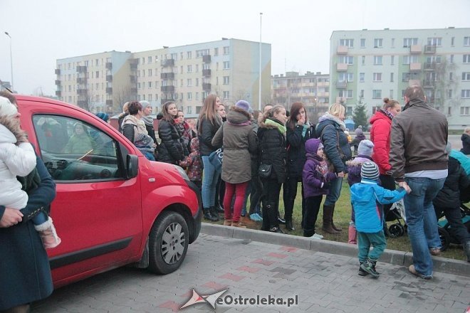 Tłumy ostrołęczan przywitały ciężarówkę Coca Coli z Mikołajem [09.12.2015] - zdjęcie #8 - eOstroleka.pl