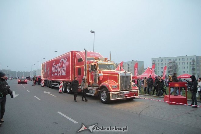 Tłumy ostrołęczan przywitały ciężarówkę Coca Coli z Mikołajem [09.12.2015] - zdjęcie #16 - eOstroleka.pl