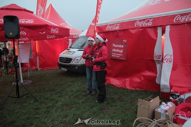 Tłumy ostrołęczan przywitały ciężarówkę Coca Coli z Mikołajem [09.12.2015] - zdjęcie #21 - eOstroleka.pl