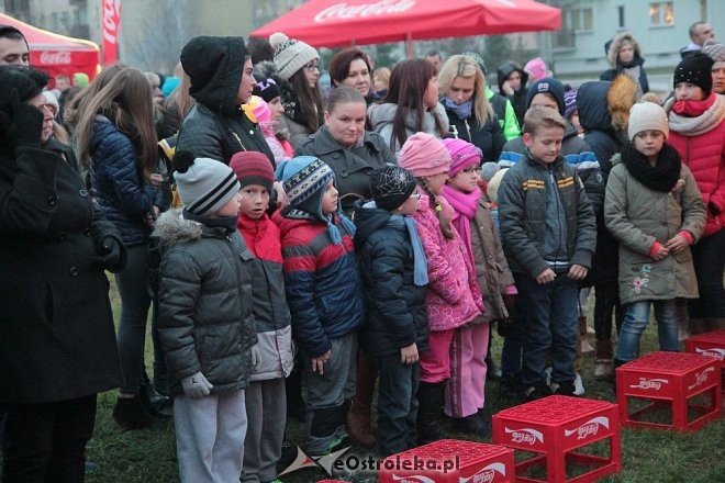 Tłumy ostrołęczan przywitały ciężarówkę Coca Coli z Mikołajem [09.12.2015] - zdjęcie #23 - eOstroleka.pl