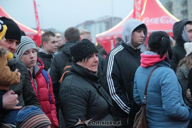 Tłumy ostrołęczan przywitały ciężarówkę Coca Coli z Mikołajem [09.12.2015] - zdjęcie #24 - eOstroleka.pl