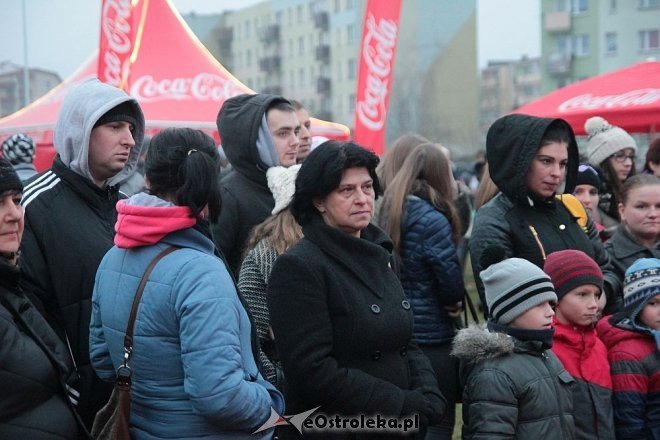 Tłumy ostrołęczan przywitały ciężarówkę Coca Coli z Mikołajem [09.12.2015] - zdjęcie #25 - eOstroleka.pl