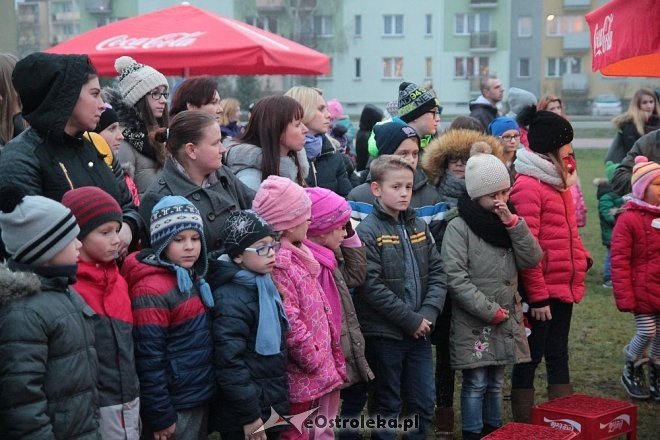 Tłumy ostrołęczan przywitały ciężarówkę Coca Coli z Mikołajem [09.12.2015] - zdjęcie #27 - eOstroleka.pl