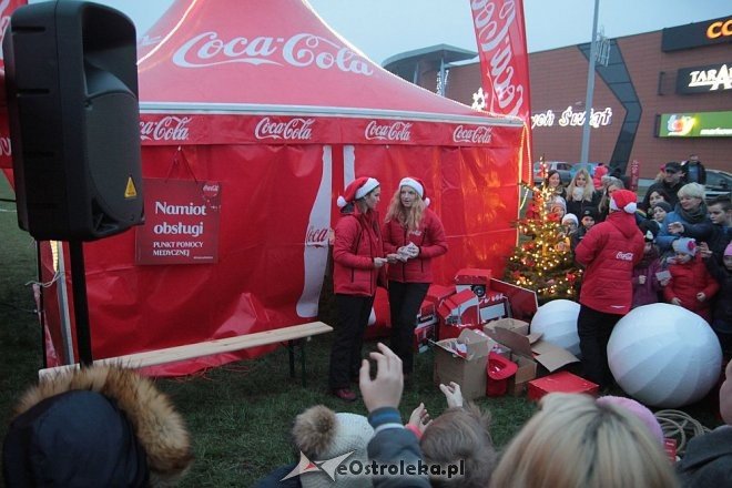 Tłumy ostrołęczan przywitały ciężarówkę Coca Coli z Mikołajem [09.12.2015] - zdjęcie #41 - eOstroleka.pl