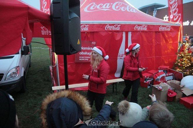 Tłumy ostrołęczan przywitały ciężarówkę Coca Coli z Mikołajem [09.12.2015] - zdjęcie #42 - eOstroleka.pl