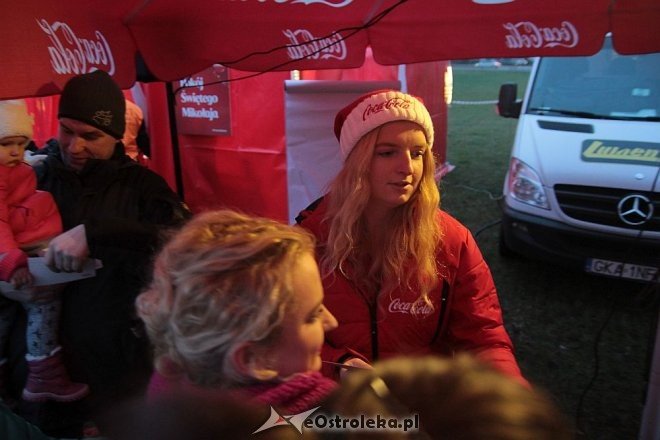 Tłumy ostrołęczan przywitały ciężarówkę Coca Coli z Mikołajem [09.12.2015] - zdjęcie #43 - eOstroleka.pl