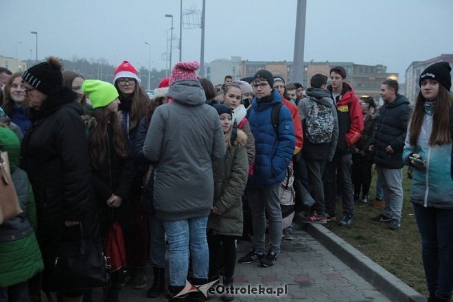 Tłumy ostrołęczan przywitały ciężarówkę Coca Coli z Mikołajem [09.12.2015] - zdjęcie #48 - eOstroleka.pl