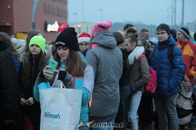 Tłumy ostrołęczan przywitały ciężarówkę Coca Coli z Mikołajem [09.12.2015] - zdjęcie #55 - eOstroleka.pl