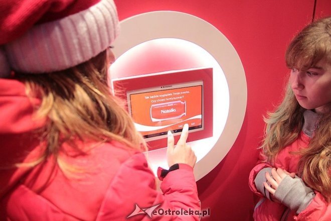 Tłumy ostrołęczan przywitały ciężarówkę Coca Coli z Mikołajem [09.12.2015] - zdjęcie #26 - eOstroleka.pl