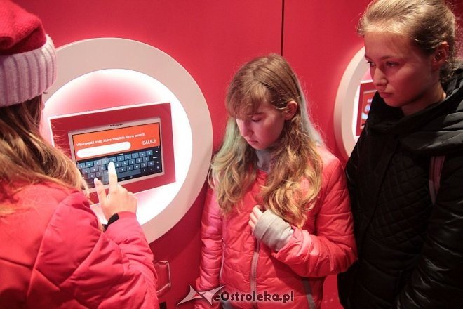 Tłumy ostrołęczan przywitały ciężarówkę Coca Coli z Mikołajem [09.12.2015] - zdjęcie #24 - eOstroleka.pl