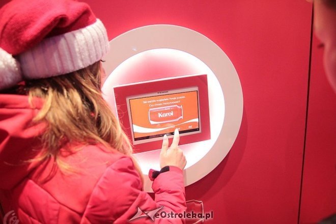 Tłumy ostrołęczan przywitały ciężarówkę Coca Coli z Mikołajem [09.12.2015] - zdjęcie #22 - eOstroleka.pl