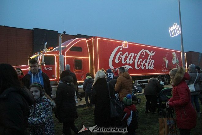 Tłumy ostrołęczan przywitały ciężarówkę Coca Coli z Mikołajem [09.12.2015] - zdjęcie #79 - eOstroleka.pl