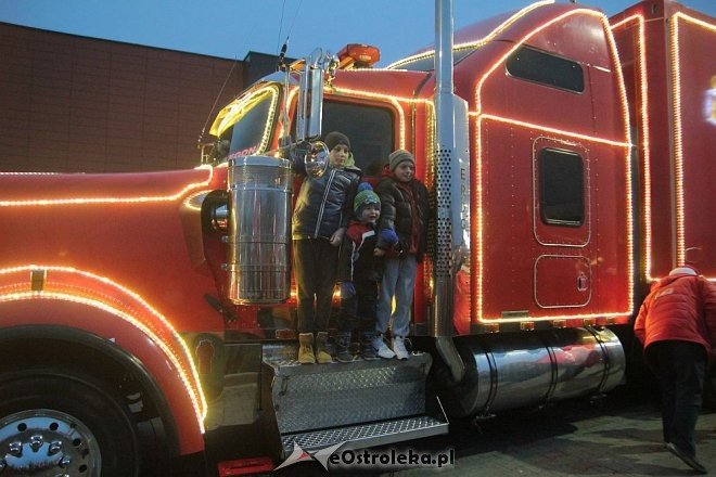 Tłumy ostrołęczan przywitały ciężarówkę Coca Coli z Mikołajem [09.12.2015] - zdjęcie #82 - eOstroleka.pl