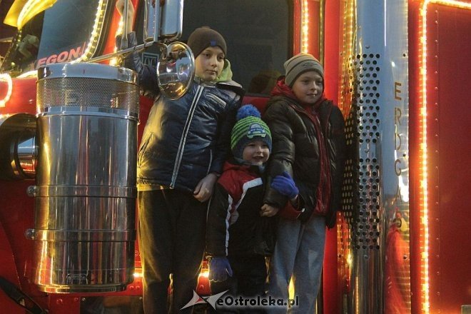 Tłumy ostrołęczan przywitały ciężarówkę Coca Coli z Mikołajem [09.12.2015] - zdjęcie #3 - eOstroleka.pl