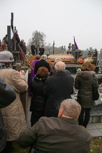 Ostatnia droga śp. Stanisławy Olender [10.12.2015] - zdjęcie #1 - eOstroleka.pl