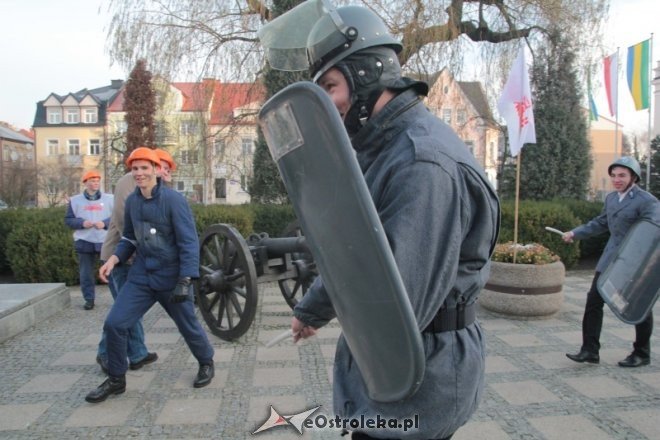 Zamieszki na ulicach Ostrołęki: Starcie „związkowców” milicją [11.12.2015] - zdjęcie #6 - eOstroleka.pl