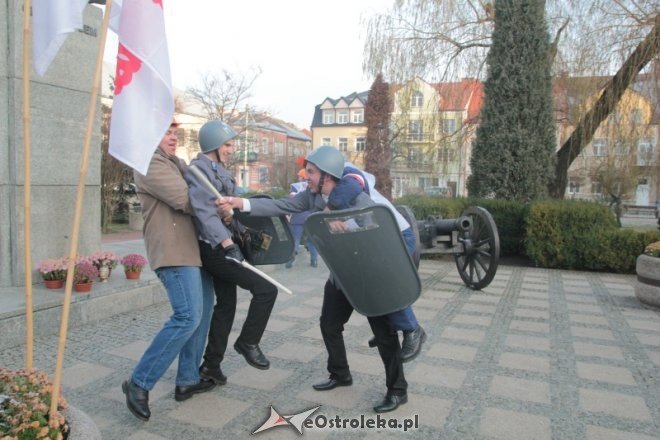 Zamieszki na ulicach Ostrołęki: Starcie „związkowców” milicją [11.12.2015] - zdjęcie #17 - eOstroleka.pl