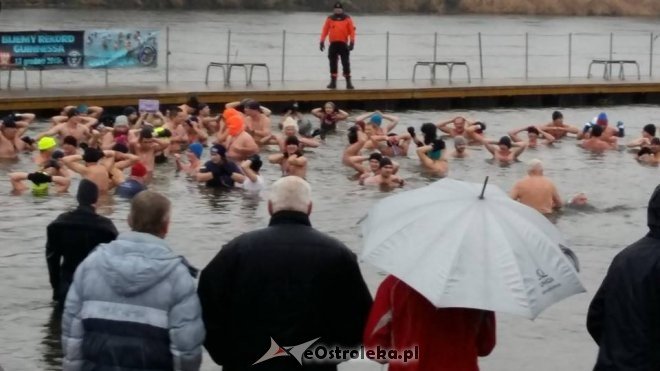 Ostrołęckie Morsy biły Rekord Guinnessa [13.12.2015] - zdjęcie #36 - eOstroleka.pl