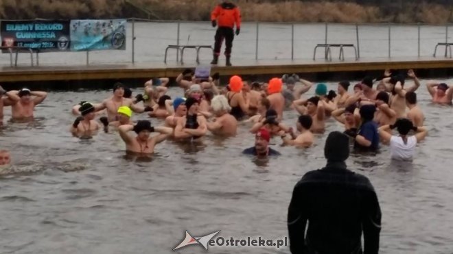 Ostrołęckie Morsy biły Rekord Guinnessa [13.12.2015] - zdjęcie #26 - eOstroleka.pl