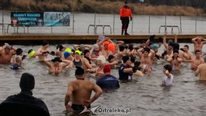 Ostrołęckie Morsy biły Rekord Guinnessa [13.12.2015] - zdjęcie #24 - eOstroleka.pl