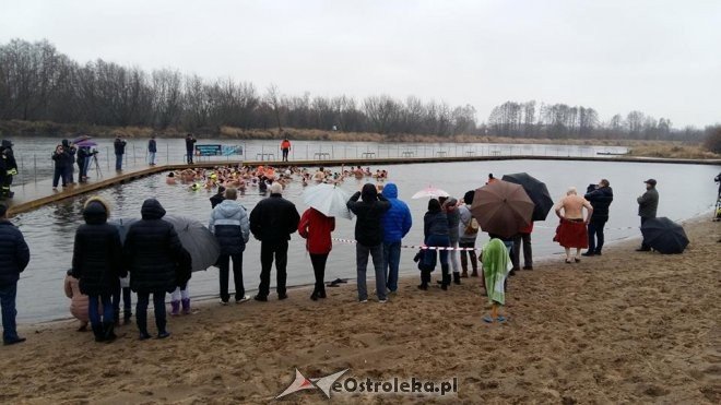 Ostrołęckie Morsy biły Rekord Guinnessa [13.12.2015] - zdjęcie #22 - eOstroleka.pl