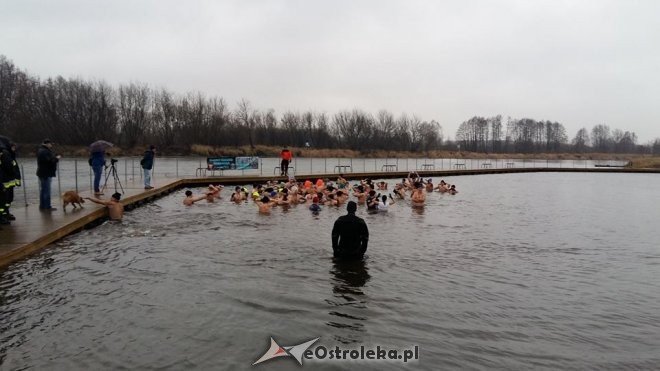 Ostrołęckie Morsy biły Rekord Guinnessa [13.12.2015] - zdjęcie #17 - eOstroleka.pl