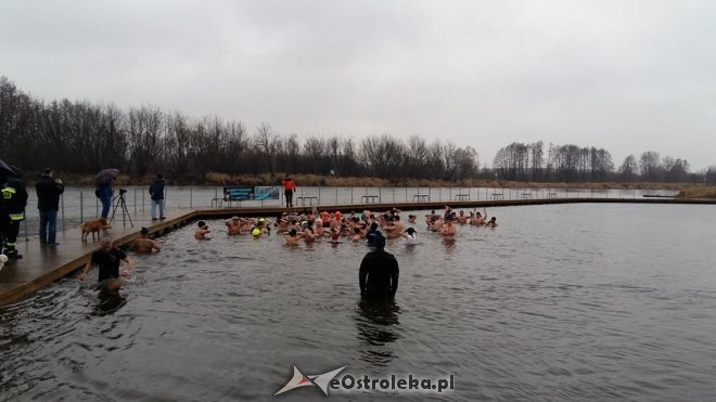 Ostrołęckie Morsy biły Rekord Guinnessa [13.12.2015] - zdjęcie #25 - eOstroleka.pl