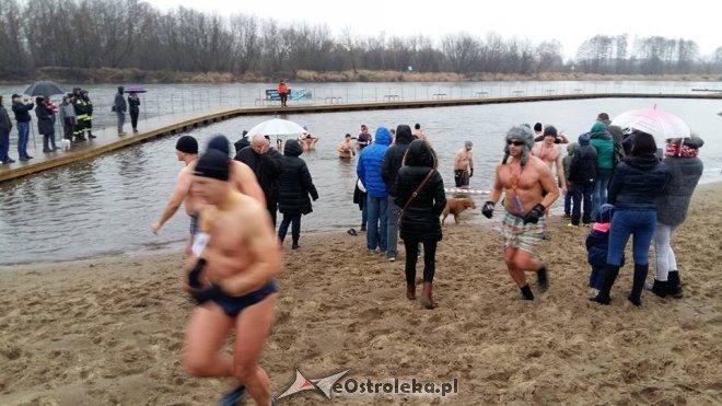 Ostrołęckie Morsy biły Rekord Guinnessa [13.12.2015] - zdjęcie #7 - eOstroleka.pl