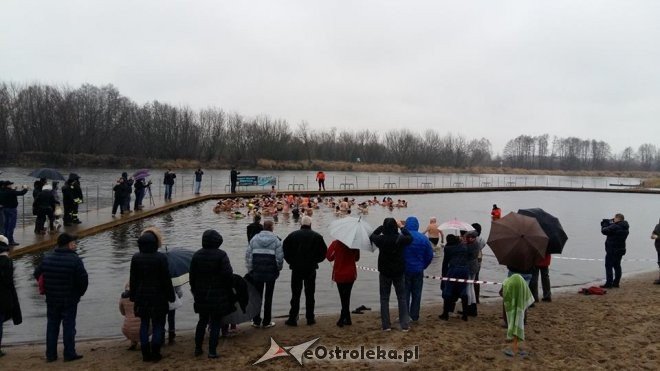 Ostrołęckie Morsy biły Rekord Guinnessa [13.12.2015] - zdjęcie #6 - eOstroleka.pl