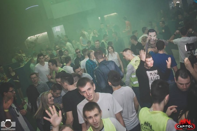 Noc Wariatów z Niną Suerte w Clubie Capitol Sypniewo [13.12.2015] - zdjęcie #49 - eOstroleka.pl