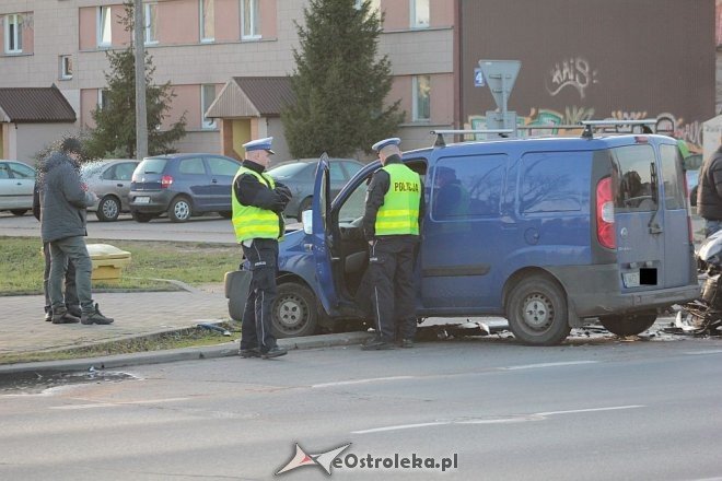 Ostrołęka: Wypadek na skrzyżowaniu 11 Listopada i Dobrzańskiego [14.12.2015] - zdjęcie #4 - eOstroleka.pl
