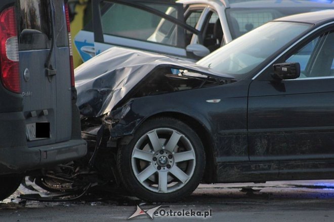 Ostrołęka: Wypadek na skrzyżowaniu 11 Listopada i Dobrzańskiego [14.12.2015] - zdjęcie #8 - eOstroleka.pl