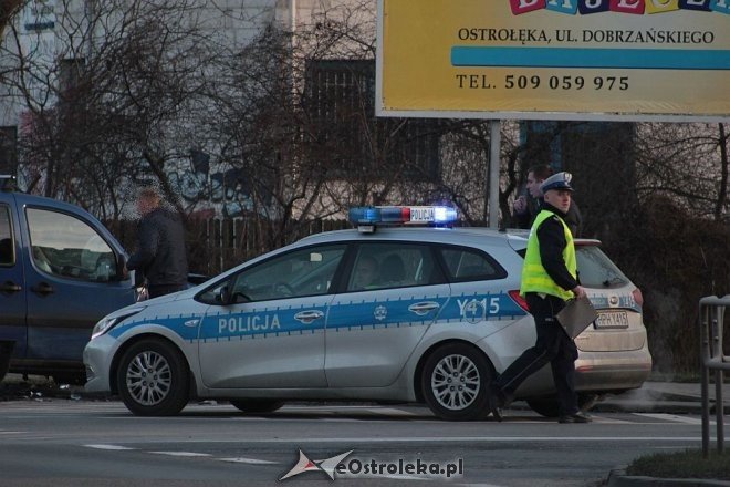Ostrołęka: Wypadek na skrzyżowaniu 11 Listopada i Dobrzańskiego [14.12.2015] - zdjęcie #12 - eOstroleka.pl