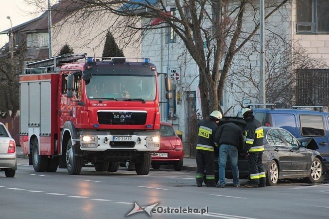Ostrołęka: Wypadek na skrzyżowaniu 11 Listopada i Dobrzańskiego [14.12.2015] - zdjęcie #17 - eOstroleka.pl