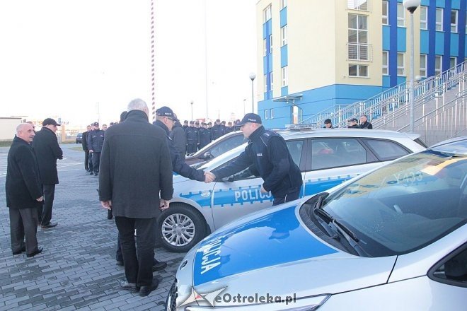 Cztery nowe radiowozy dla ostrołęckiej policji [14.12.2015] - zdjęcie #47 - eOstroleka.pl