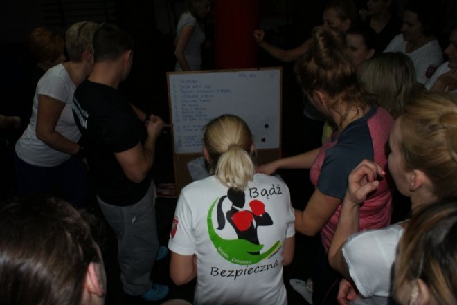 O obronie koniecznej i stanie wyższej konieczności z kursantkami XI edycji Bądź Bezpieczna [14.12.2015] - zdjęcie #2 - eOstroleka.pl