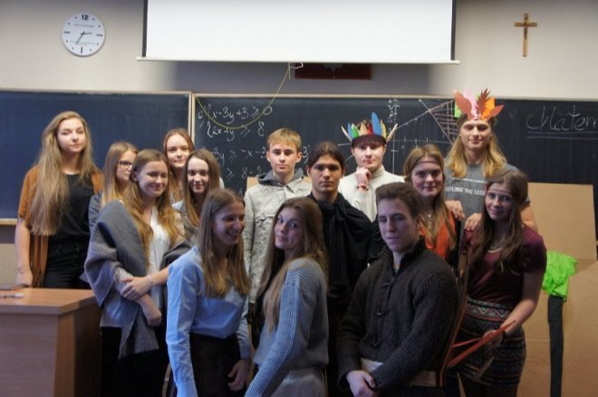 „Święto Dziękczynienia” w I Liceum Ogólnokształcącym w Ostrołęce [14.12.2015] - zdjęcie #37 - eOstroleka.pl