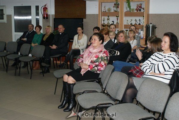 Wigilijne spotkanie ze Stowarzyszeniem „Uśmiech Dziecka” [15.12.2015] - zdjęcie #3 - eOstroleka.pl