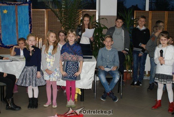 Wigilijne spotkanie ze Stowarzyszeniem „Uśmiech Dziecka” [15.12.2015] - zdjęcie #4 - eOstroleka.pl