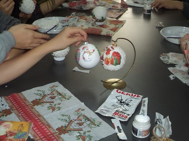 Świąteczne warsztaty w goworowskiej bibliotece [16.12.2015] - zdjęcie #11 - eOstroleka.pl
