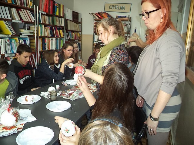 Świąteczne warsztaty w goworowskiej bibliotece [16.12.2015] - zdjęcie #3 - eOstroleka.pl