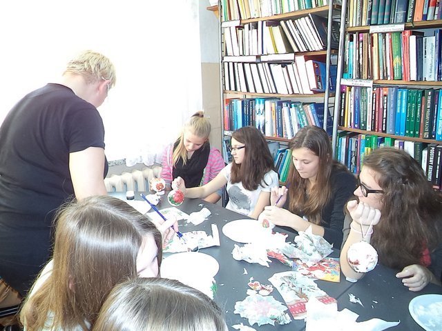 Świąteczne warsztaty w goworowskiej bibliotece [16.12.2015] - zdjęcie #1 - eOstroleka.pl
