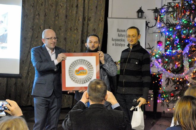 Finisaż wystawy kolekcjonerskiej w Muzeum Kultury Kurpiowskiej [17.12.2015] - zdjęcie #19 - eOstroleka.pl
