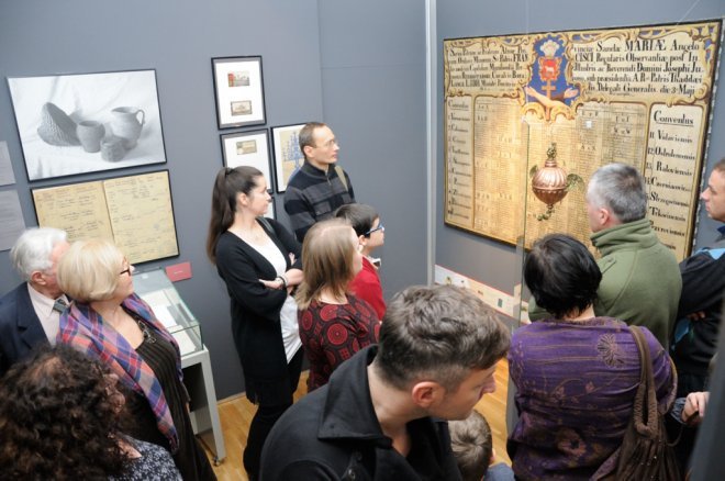 Finisaż wystawy kolekcjonerskiej w Muzeum Kultury Kurpiowskiej [17.12.2015] - zdjęcie #14 - eOstroleka.pl