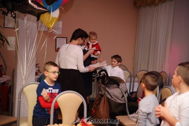 Świąteczne paczki dla dzieci z rodzin zastępczych i rodzinnego domu dziecka [18.12.2015] - zdjęcie #7 - eOstroleka.pl