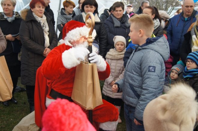 Spotkanie z Mikołajem w Olszewo-Borkach [21.12.2015] - zdjęcie #40 - eOstroleka.pl