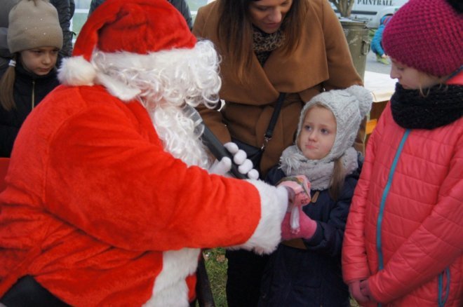 Spotkanie z Mikołajem w Olszewo-Borkach [21.12.2015] - zdjęcie #8 - eOstroleka.pl