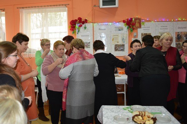 Lipniki: Wigilijne spotkanie z Kołem Gospodyń Wiejskich [22.12.2015] - zdjęcie #22 - eOstroleka.pl