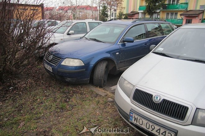 Ostrołęka: Wandale uszkodzili blisko sto aut na osiedlu Centrum [26.12.2015] - zdjęcie #7 - eOstroleka.pl